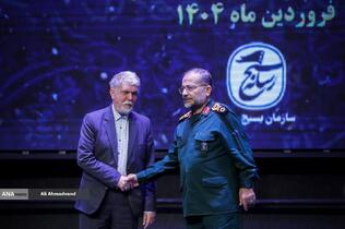 سردار غلامرضا سلیمانی رئیس سازمان بسیج مستضعفین و سید عباس صالحی وزیر فرهنگ و ارشاد اسلامی