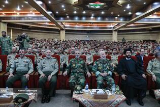 آیین اعطای نشان فداکاری ارتش به پنج تن از خانواده‌های شهدا و یک تن از پیشکسوتان دفاع مقدس با حضور امیر سرلشکر سید عبدالرحیم موسوی فرمانده کل ارتش امیر سرتیپ کیومرت حیدری فرمانده نیروی زمینی و جمعی از فرماندهان و مسؤلان عالی رتبه ارتش