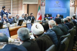 علیرضا کاظمی، وزیر آموزش و پرورش و فرزانه صادق مالواجِرد وزیر راه و شهرسازی در مراسم امضای تفاهم‌نامه همکاری حوزه مسکن فرهنگیان