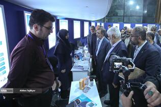 علی منتظری مقدم رئیس جهاد دانشگاهی در بازدید از نمایشگاه علمی دانشگاه آزاد اسلامی