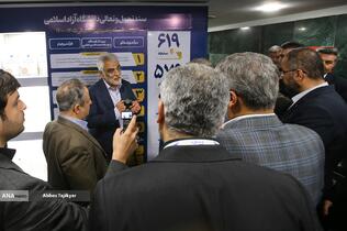 علی منتظری مقدم رئیس جهاد دانشگاهی در بازدید از نمایشگاه علمی دانشگاه آزاد اسلامی