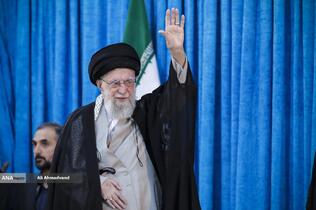 پاسخ مقام معظم رهبری به ابراز احساسات مردم در مراسم سی و ششمین سالگرد ارتحال امام خمینی (ره) 