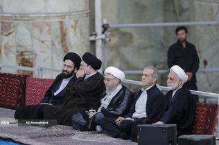 حجت اسلام محسنی اژه ای رییس قوه قضاییه،مسعود پزشکیان رییس جمهور و حج اسلام سیدحسن و سیدعلی خمینی در مراسم  سی و ششمین سالگرد ارتحال امام خمینی (ره) 