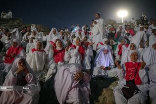 مناجات حاجیان در صحرای عرفات