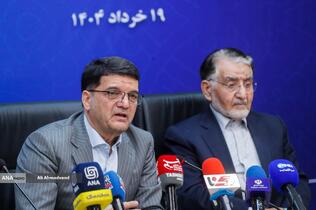 یحیی آل&zwnj;اسحاق رئیس شورای راهبردی مرکز ملی فرش دستباف ایران و محمدصادق مفتح مشاور وزیر صنعت، معدن و تجارت در امور بازرگانی