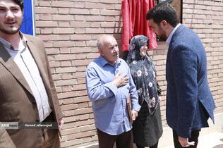 حضور خانواده شهدا در مراسم افتتاح 8 نیروگاه خورشیدی در شهر تهران