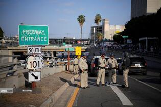 درگیری پلیس ضد شورش و معترضان در لس&zwnj;آنجلس آمریکا