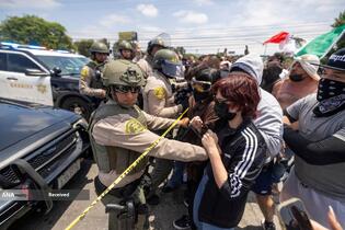 درگیری پلیس ضد شورش و معترضان در لس&zwnj;آنجلس آمریکا