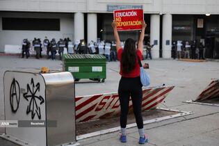 درگیری پلیس ضد شورش و معترضان در لس&zwnj;آنجلس آمریکا