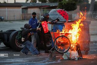 درگیری پلیس ضد شورش و معترضان در لس&zwnj;آنجلس آمریکا
