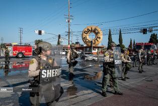 درگیری پلیس ضد شورش و معترضان در لس&zwnj;آنجلس آمریکا