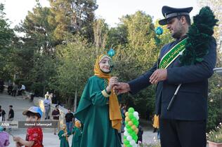 اهتزاز بزرگترین پرچم علوی بر فراز تهران