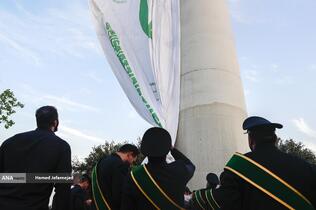 اهتزاز بزرگترین پرچم علوی بر فراز تهران