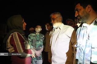 کمک رسانی شهید محمدمهدی طهرانچی دانشمند هسته ای در مناطق سیل زده لرستان پلدختر در سال 1398 همراه گروه های جهادی