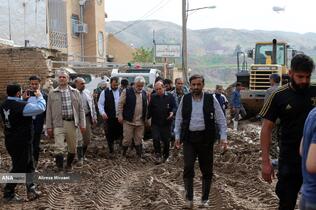 کمک رسانی شهید محمدمهدی طهرانچی دانشمند هسته ای در مناطق سیل زده لرستان پلدختر در سال 1398 همراه گروه های جهادی