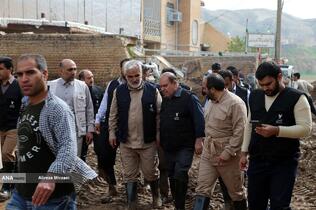 کمک رسانی شهید محمدمهدی طهرانچی دانشمند هسته ای در مناطق سیل زده لرستان پلدختر در سال 1398 همراه گروه های جهادی