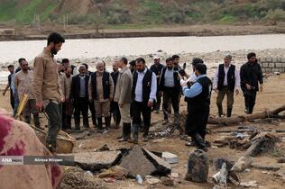 کمک رسانی شهید محمدمهدی طهرانچی دانشمند هسته ای در مناطق سیل زده لرستان پلدختر در سال 1398 همراه گروه های جهادی