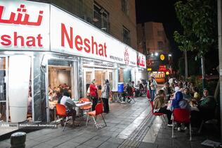 حضور مردم در رستوران ها و غذاخوری ها در شب های تهران 