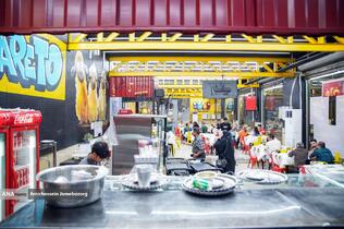 حضور مردم در رستوران ها و غذاخوری ها در شب های تهران 