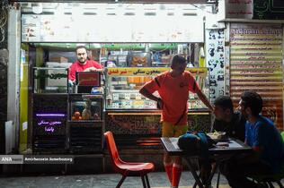 حضور مردم در رستوران ها و غذاخوری ها در شب های تهران 