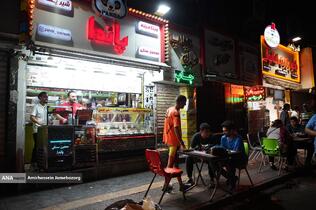 حضور مردم در رستوران ها و غذاخوری ها در شب های تهران 