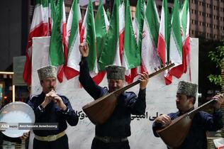 اجرای موسیقی آذری در میدان هفت تیر تهران