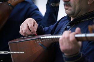 اجرای موسیقی آذری در میدان هفت تیر تهران