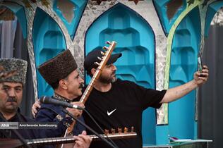 اجرای موسیقی آذری در میدان هفت تیر تهران