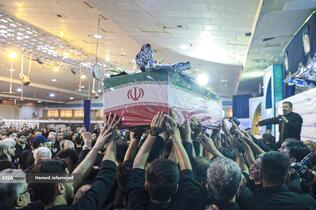 تشییع و خاکسپاری شهدای حملات رژیم صهیونیستی در قطعه42 بهشت زهرا(س)