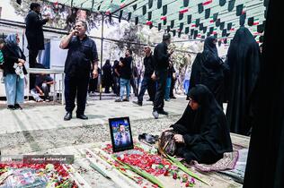 تشییع و خاکسپاری شهدای حملات رژیم صهیونیستی در قطعه42 بهشت زهرا(س)