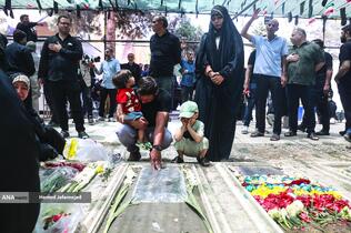 تشییع و خاکسپاری شهدای حملات رژیم صهیونیستی در قطعه42 بهشت زهرا(س)