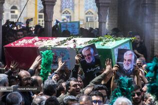 تشییع و تدفین پیکر مطهر دانشمند هسته‌ای شهید محمدمهدی طهرانچی رییس دانشگاه آزاد اسلامی و همسر گرانقدرش شهیده مژگان قراویری در حرم حضرت عبدالعظیم حسنی(ع)