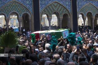 تشییع و تدفین پیکر مطهر دانشمند هسته‌ای شهید محمدمهدی طهرانچی رییس دانشگاه آزاد اسلامی و همسر گرانقدرش شهیده مژگان قراویری در حرم حضرت عبدالعظیم حسنی(ع)