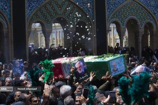 تشییع و تدفین پیکر مطهر دانشمند هسته‌ای شهید محمدمهدی طهرانچی رییس دانشگاه آزاد اسلامی و همسر گرانقدرش شهیده مژگان قراویری در حرم حضرت عبدالعظیم حسنی(ع)