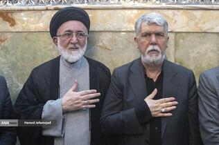 سیدعباس صالحی وزیر فرهنگ و ارشاد اسلامی و حجت‌الاسلام قاضی‌ تولیت آستان مطهر حضرت عبدالعظیم در مراسم تشییع و تدفین پیکر مطهر دانشمند هسته‌ای شهید محمدمهدی طهرانچی رییس دانشگاه آزاد اسلامی و همسر گرانقدرش شهیده مژگان قراویری در حرم حضرت عبدالعظیم حسنی(ع)