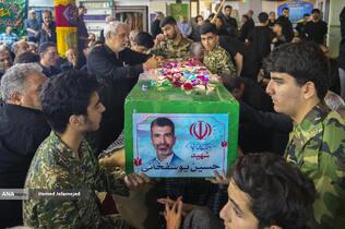 وداع با پیکر بسیجی شهید حسین یوسفخانی