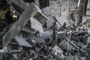 تصاویری از منزل مسکونی و محل شهادت دکتر محمدمهدی طهرانچی، دانشمند هسته ای و رئیس دانشگاه آزاد اسلامی،به همراه همسرش در مجتمع اساتید، میدان کتاب در حمله رژیم صهیونی به برخی مناطق و منازل مردم، شهروندان و دانشمندان هسته ای کشورمان در جریان جنگ تحمیلی دوازده روزه