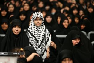 مراسم عزادارای شب عاشورای حسینی(ع) در حسینیه امام خمینی(ره) با حضور رهبر معظم انقلاب