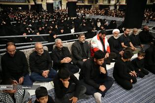 مراسم عزادارای شب عاشورای حسینی(ع) در حسینیه امام خمینی(ره) با حضور رهبر معظم انقلاب