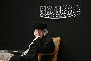 مراسم عزادارای شب عاشورای حسینی(ع) در حسینیه امام خمینی(ره) با حضور رهبر معظم انقلاب