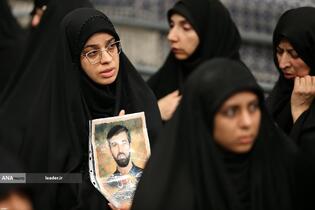 مراسم عزادارای شب عاشورای حسینی(ع) در حسینیه امام خمینی(ره) با حضور رهبر معظم انقلاب