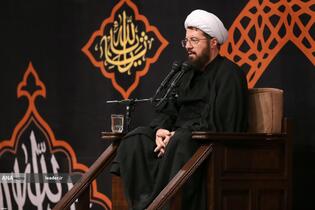 مراسم عزادارای شب عاشورای حسینی(ع) در حسینیه امام خمینی(ره) با حضور رهبر معظم انقلاب