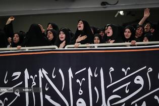 مراسم عزادارای شب عاشورای حسینی(ع) در حسینیه امام خمینی(ره) با حضور رهبر معظم انقلاب