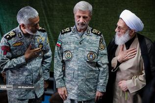 حجت‌الاسلام محمد حسنی رئیس سازمان عقیدتی سیاسی ارتش، سرلشکر امیر حاتمی فرمانده کل ارتش و امیر دریادار حبیب‌الله سیاری معاون هماهنگ‌کننده ارتش در مراسم گرامیداشت ۵۷ شهید اقتدار ارتش