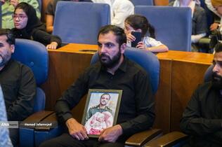 حضور خانواده شهدا در مراسم بزرگداشت شهدای رسانه در نبرد با رژیم صهیونیستی