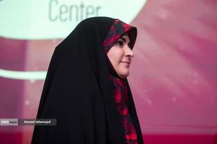 سحر امامی مجری تلویزیون در مراسم بزرگداشت شهدای رسانه در نبرد با رژیم صهیونیستی