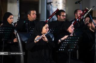 بازدید خبرنگاران خارجی از آثار به‌جامانده از حمله موشکی رژیم صهیونیستی به ساختمان شیشه ای صدا و سیما که در تاریخ ۲۴ تیرماه صورت گرفت