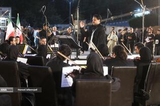 بازدید خبرنگاران خارجی از آثار به‌جامانده از حمله موشکی رژیم صهیونیستی به ساختمان شیشه ای صدا و سیما که در تاریخ ۲۴ تیرماه صورت گرفت
