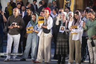 بازدید خبرنگاران خارجی از آثار به‌جامانده از حمله موشکی رژیم صهیونیستی به ساختمان شیشه ای صدا و سیما که در تاریخ ۲۴ تیرماه صورت گرفت