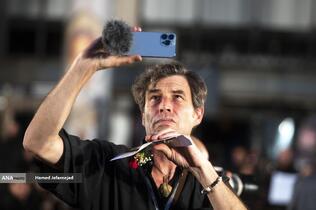 بازدید خبرنگاران خارجی از آثار به‌جامانده از حمله موشکی رژیم صهیونیستی به ساختمان شیشه ای صدا و سیما که در تاریخ ۲۴ تیرماه صورت گرفت